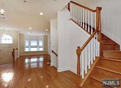 126 Blue Heron Dr, Secaucus NJ  07094-2931 exterior