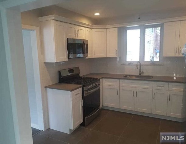 96 Columbus Dr, Tenafly NJ  07670-1622 exterior