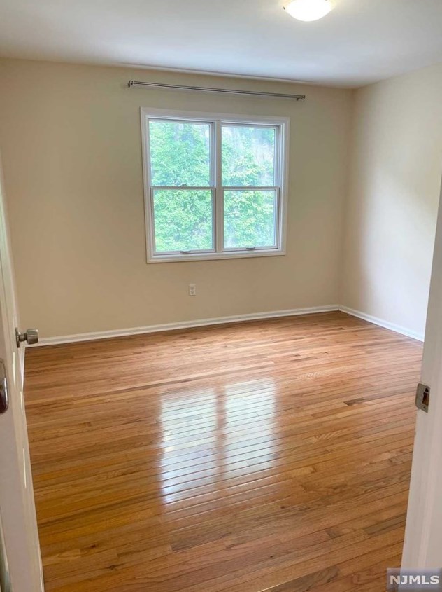 30 Legend Hills Dr, Edgewater NJ  07020-2124 exterior