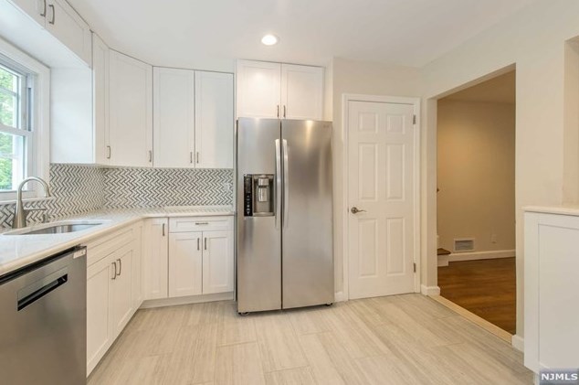 99 Morningside Rd, Paramus NJ  07652-1630 exterior
