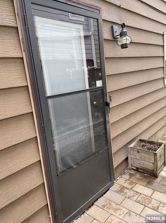 421 Central Blvd, Palisades Park NJ  07650-2293 exterior