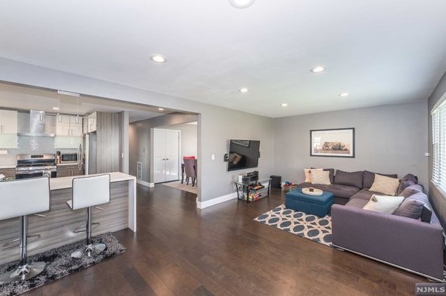 98 Scoles Ave, Clifton NJ  07012-1120 exterior