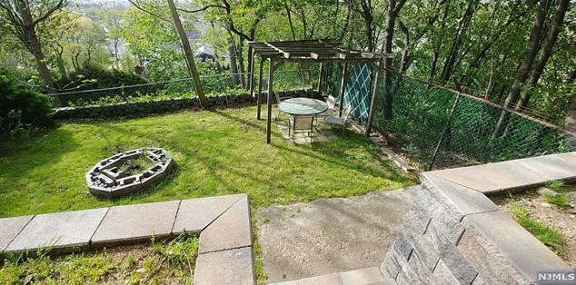 1 Franklin Ave, Wallington NJ  07057-1657 exterior