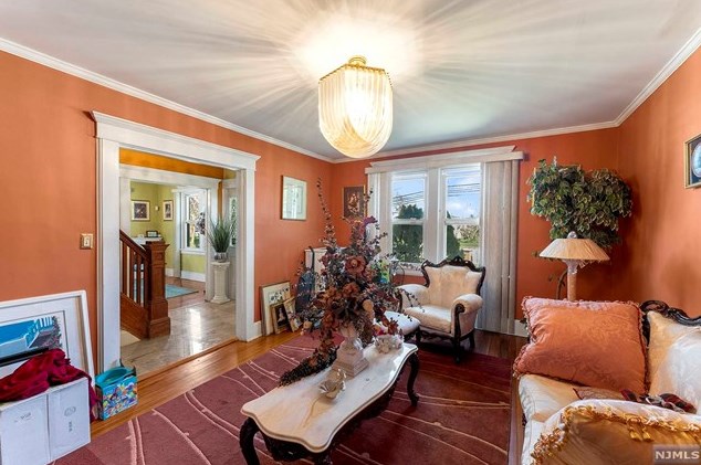 32 Prospect Ave, Bergenfield NJ  07621-1542 exterior