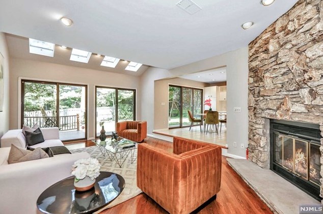 2 Mission Way, Tenafly NJ  07670-3037 exterior