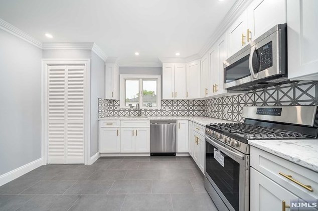 551 Gutheil Pl, Lyndhurst NJ  07071-1917 exterior