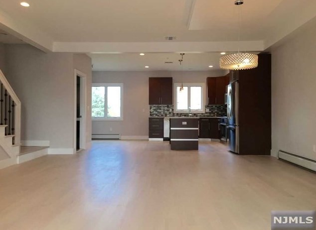 1631 Federspiel St, West Fort Lee NJ  07024-6940 exterior