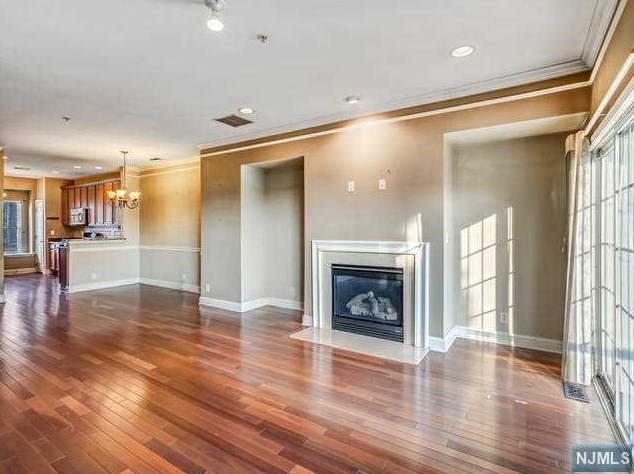 8 Mallard Pl, Secaucus NJ  07094-2930 exterior
