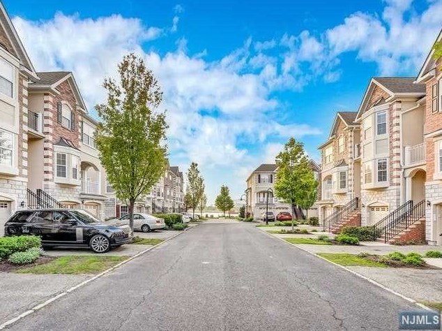 8 Mallard Pl, Secaucus NJ  07094-2930 exterior