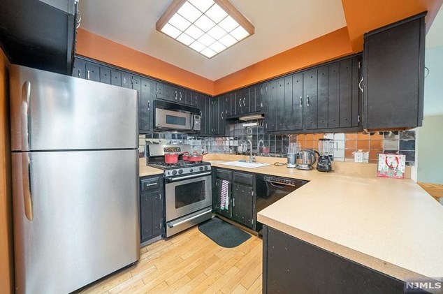 170 Sandcastle Ky, Secaucus NJ  07094-2206 exterior