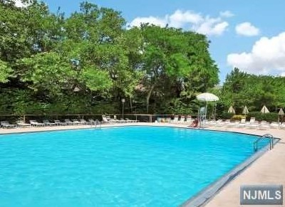 170 Sandcastle Ky, Secaucus NJ  07094-2206 exterior