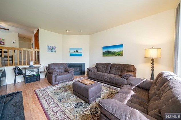 170 Sandcastle Ky, Secaucus NJ  07094-2206 exterior