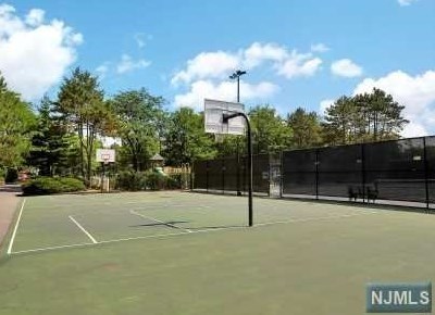 170 Sandcastle Ky, Secaucus NJ  07094-2206 exterior