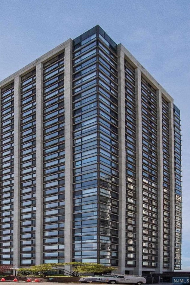 200 Old Palisade Rd, West Fort Lee NJ 07024-7056 exterior