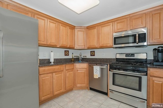 55 Mountainside Dr, Pompton Lakes NJ  07442-1763 exterior