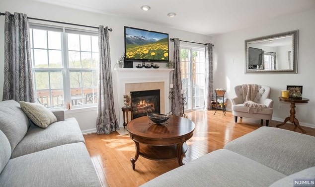 55 Mountainside Dr, Pompton Lakes NJ  07442-1762 exterior