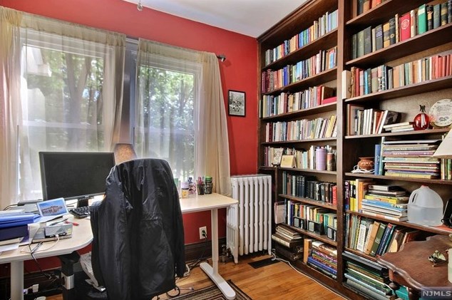 207 Pascack Rd, Park Ridge NJ 07656-1125 exterior