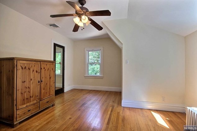 207 Pascack Rd, Park Ridge NJ 07656-1125 exterior