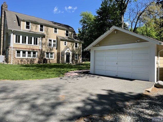 207 Pascack Rd, Park Ridge NJ 07656-1125 exterior