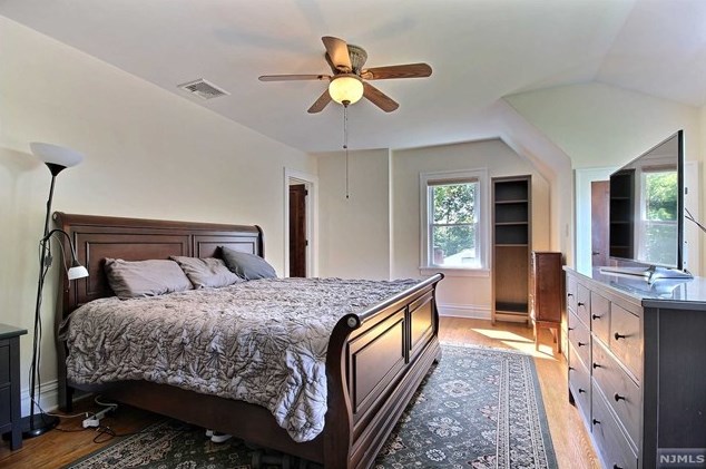 207 Pascack Rd, Park Ridge NJ 07656-1125 exterior