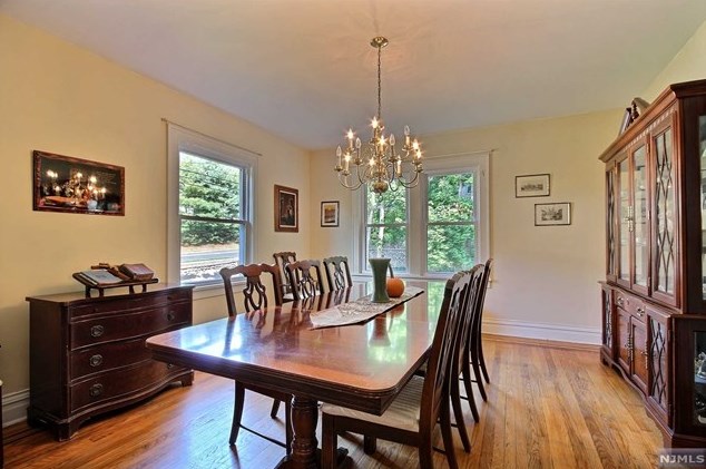 207 Pascack Rd, Park Ridge NJ 07656-1125 exterior