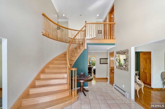 2 State Rt 5, West Fort Lee NJ 07024-4333 exterior