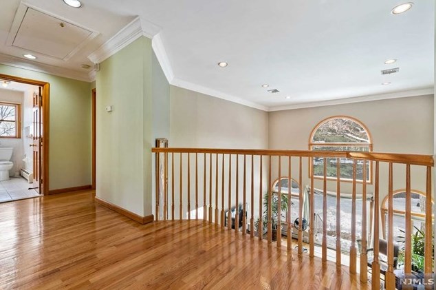 2 State Rt 5, West Fort Lee NJ 07024-4333 exterior