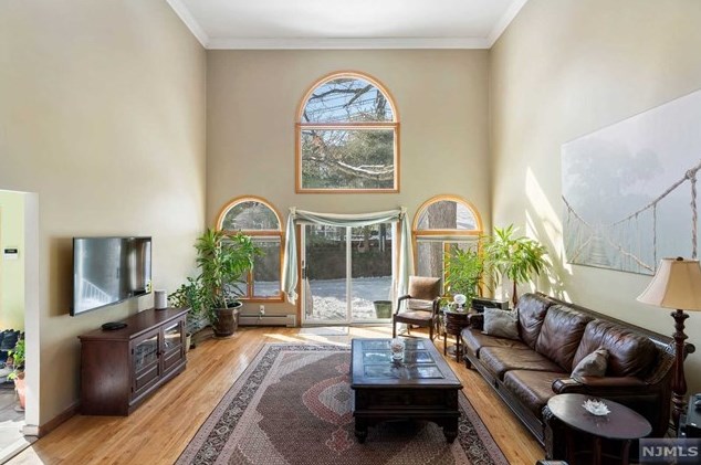 2 State Rt 5, West Fort Lee NJ 07024-4333 exterior