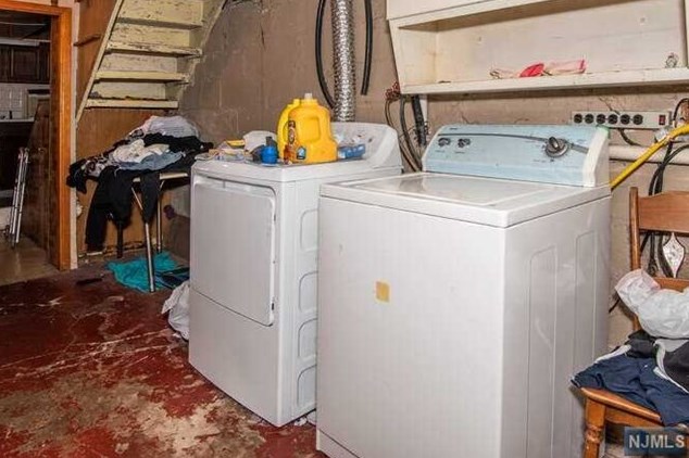 321 Travers Pl, Lyndhurst NJ  07071-2110 exterior