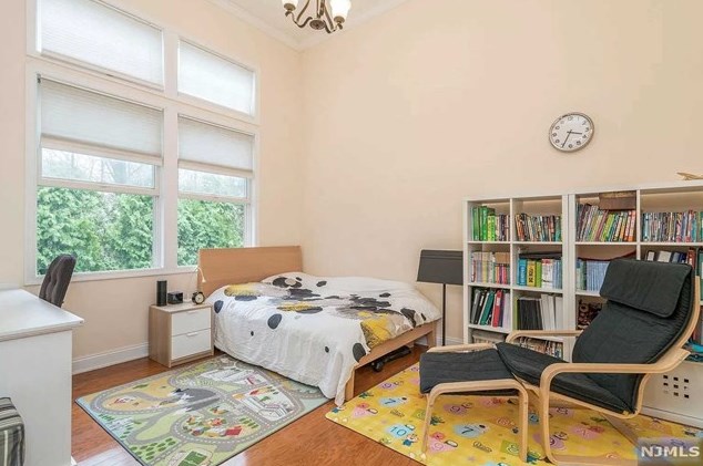 12 Hemlock Ln, Tenafly NJ  07670-1743 exterior