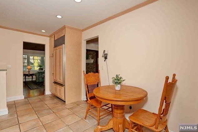 150 Knickerbocker Ave, Hillsdale NJ  07642-1856 exterior