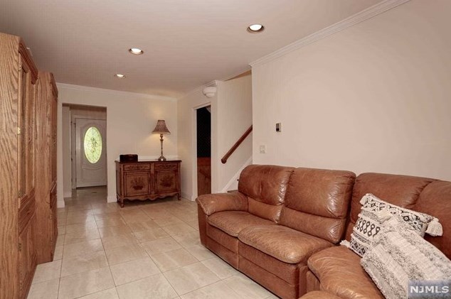 150 Knickerbocker Ave, Hillsdale NJ  07642-1856 exterior