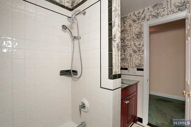 150 Knickerbocker Ave, Hillsdale NJ  07642-1856 exterior