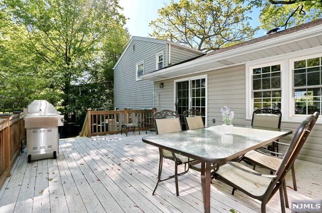 150 Knickerbocker Ave, Hillsdale NJ  07642-1856 exterior