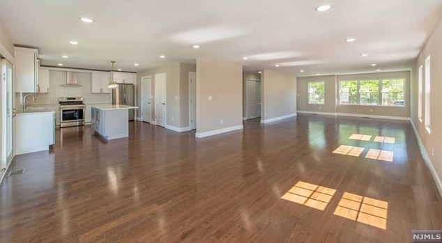 74 Avenue F, Lodi NJ  07644-1912 exterior