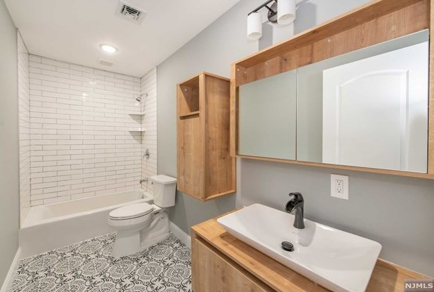 74 Avenue F, Lodi NJ  07644-1912 exterior
