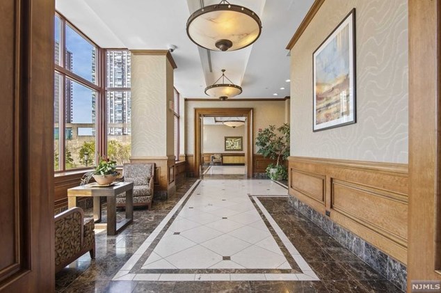 100 Old Palisade Rd, West Fort Lee NJ 07024-7064 exterior