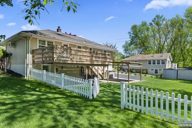 269 Ramapo St, Pompton Lakes NJ  07442-1623 exterior