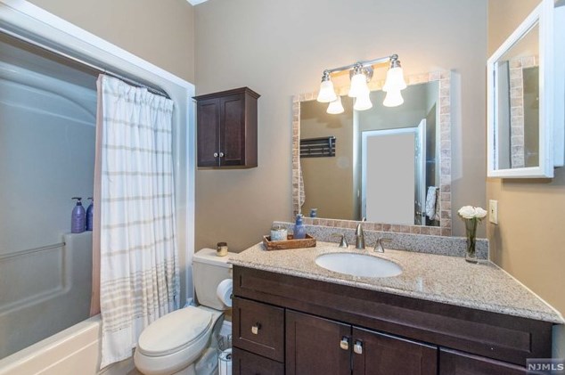 120-13 Willard St, Pompton Lakes NJ  07442-2055 exterior