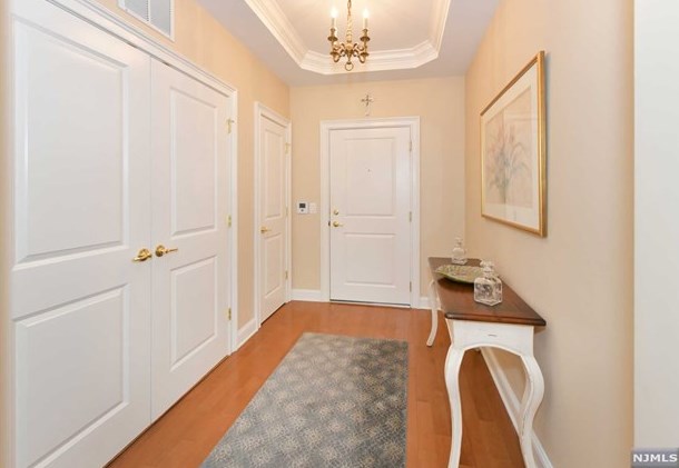 308 Four Seasons Ln, Montvale NJ  07645-1859 exterior