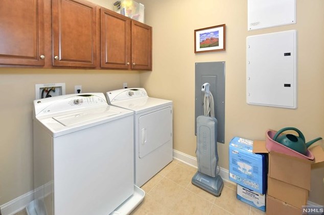 308 Four Seasons Ln, Montvale NJ  07645-1859 exterior