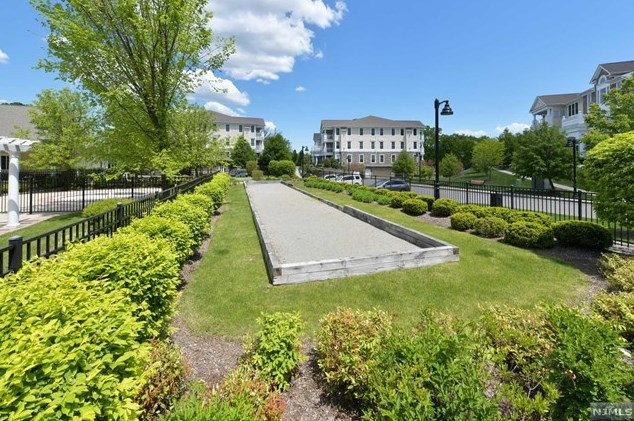 308 Four Seasons Ln, Montvale NJ  07645-1859 exterior
