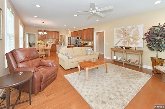 308 Four Seasons Ln, Montvale NJ  07645-1859 exterior