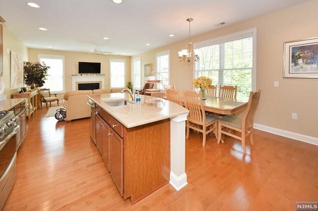 308 Four Seasons Ln, Montvale NJ  07645-1859 exterior