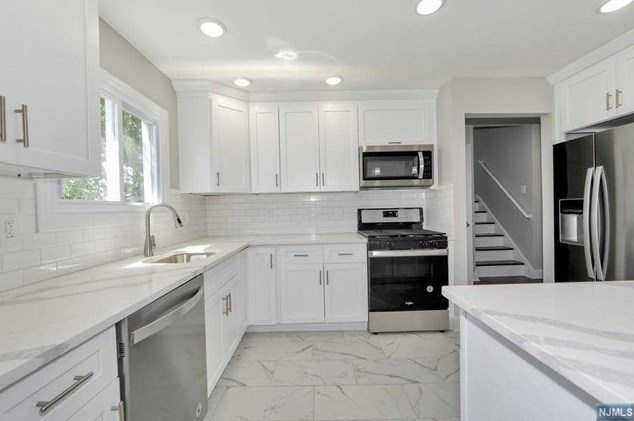 14 Donor Ave, Elmwood Park NJ  07407-1705 exterior