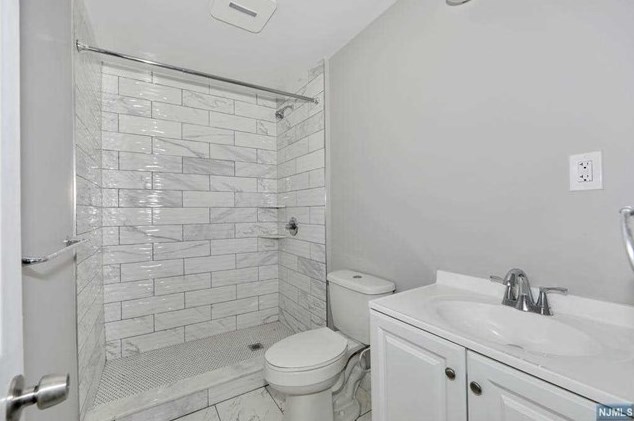 14 Donor Ave, Elmwood Park NJ  07407-1705 exterior