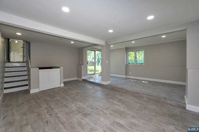 14 Donor Ave, Elmwood Park, NJ 07407