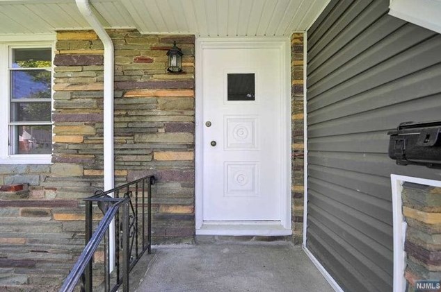 14 Donor Ave, Elmwood Park NJ  07407-1705 exterior