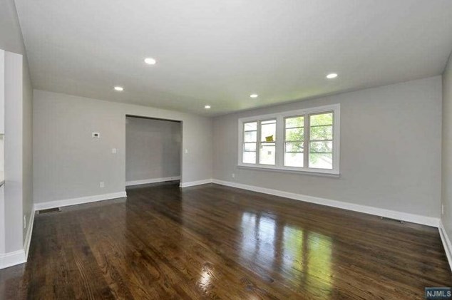 14 Donor Ave, Elmwood Park NJ  07407-1705 exterior