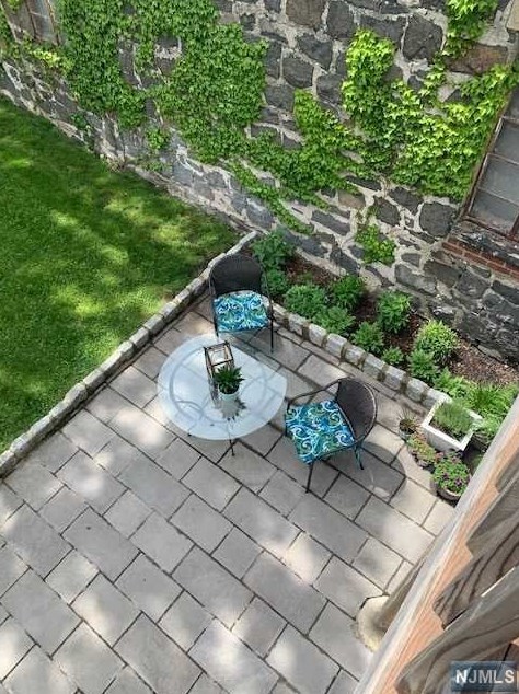 327 St, West New York NJ  07093-2415 exterior